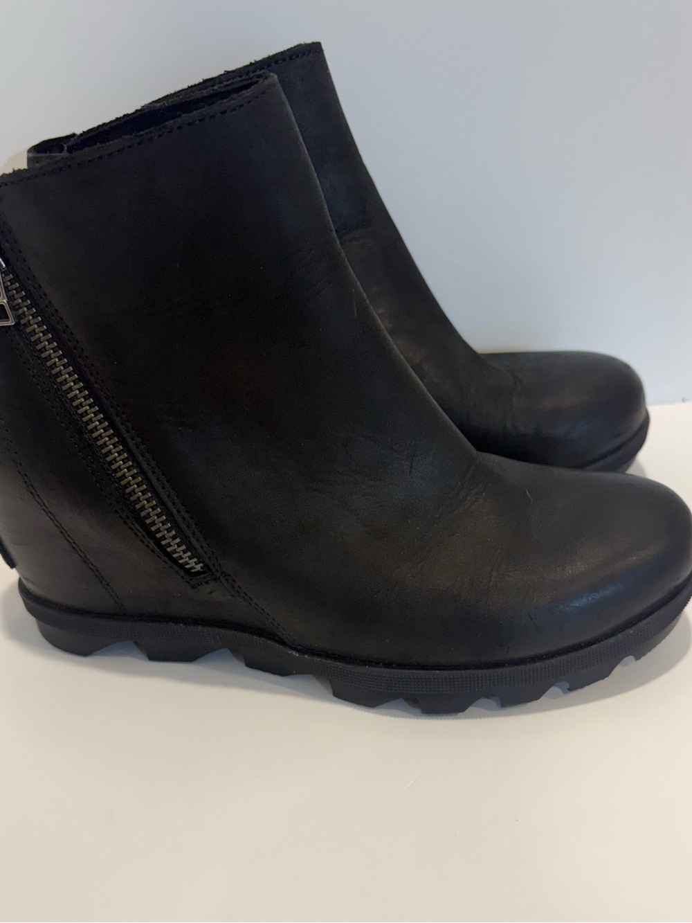 Sorel Joan of Arc Wedge II Zip Leather Boots Size 8.5